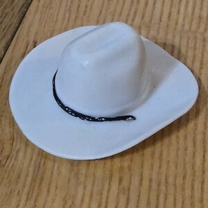 1/5$ 4/15$ 6/20$ BarbieClassic White Cowboy Hat with Black Band